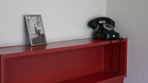 Sonneveld House - shelf, picture, telephone